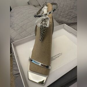 NINE WEST Tallo 3 Ankle Strap Pumps Women's  sz 10M Silver W Chain Strap